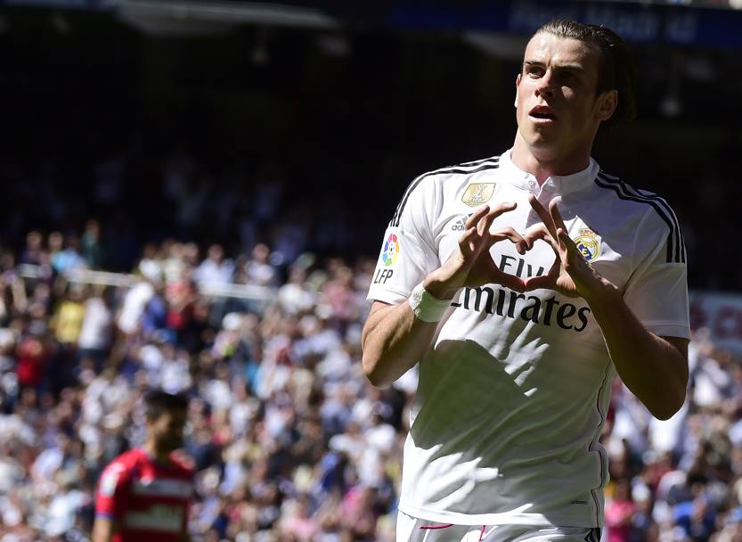 Gareth Bale festeggia con un cuore il suo gol, che sblocca la gara dopo 25 minuti. Afp